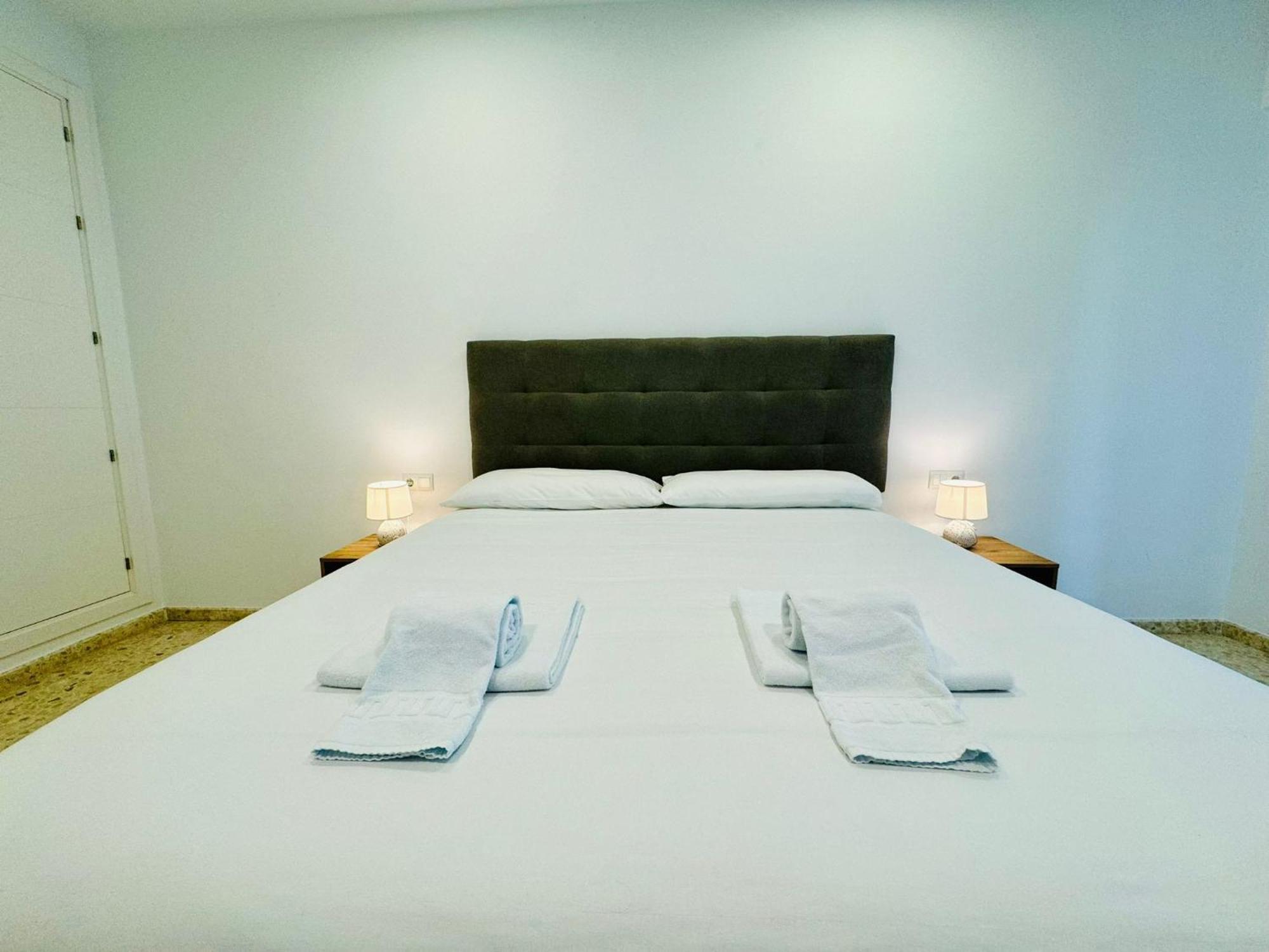 Apartamentos La Muralla Grupo Ac Gestion กาดิซ ภายนอก รูปภาพ