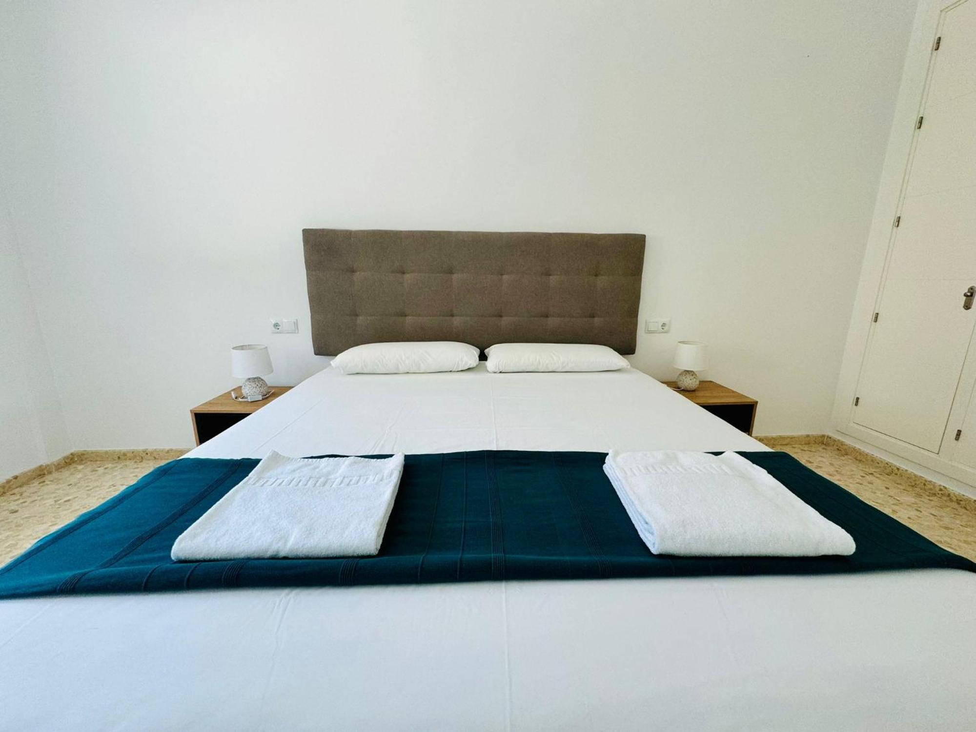 Apartamentos La Muralla Grupo Ac Gestion กาดิซ ภายนอก รูปภาพ