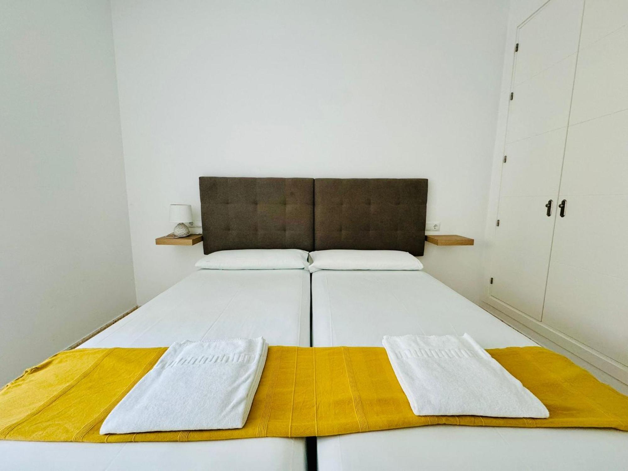 Apartamentos La Muralla Grupo Ac Gestion กาดิซ ภายนอก รูปภาพ
